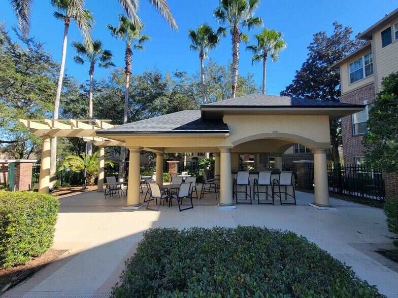 Building Photo - 7800 Point Meadows Dr