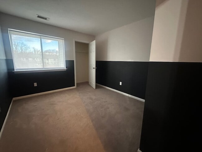 Building Photo - 66 Simsbury Landing