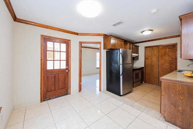 Building Photo - 2704 San Agustin Ave