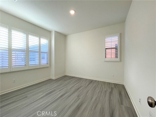 Building Photo - 119 Messenger