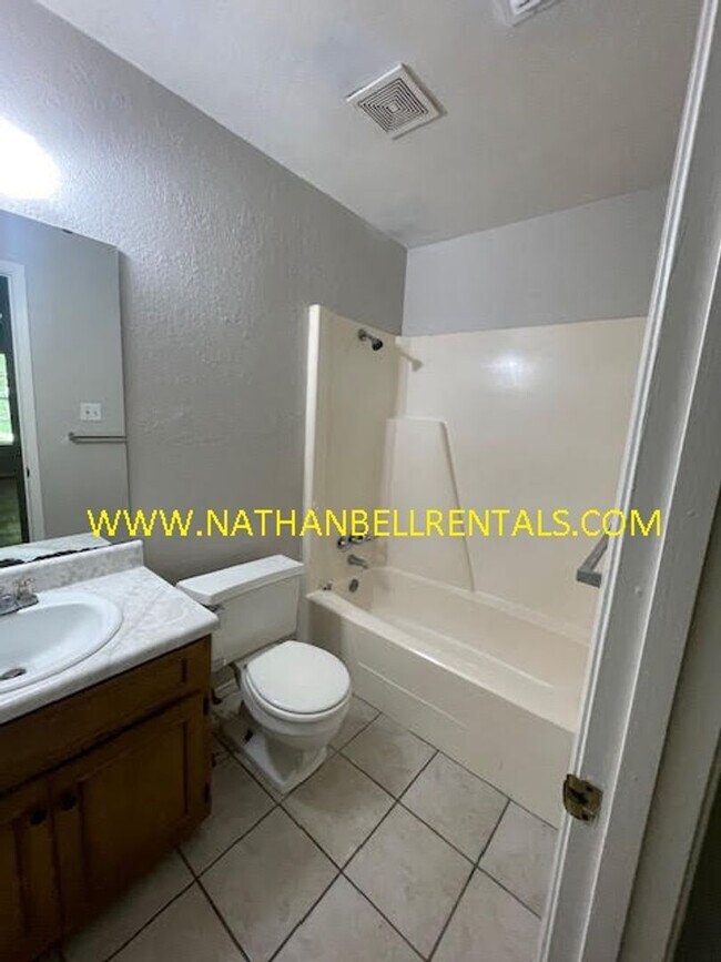 Building Photo - 2570 Culbertson St