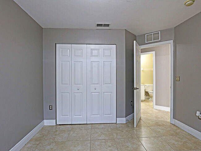 Building Photo - 3605 Cedar Oak Dr