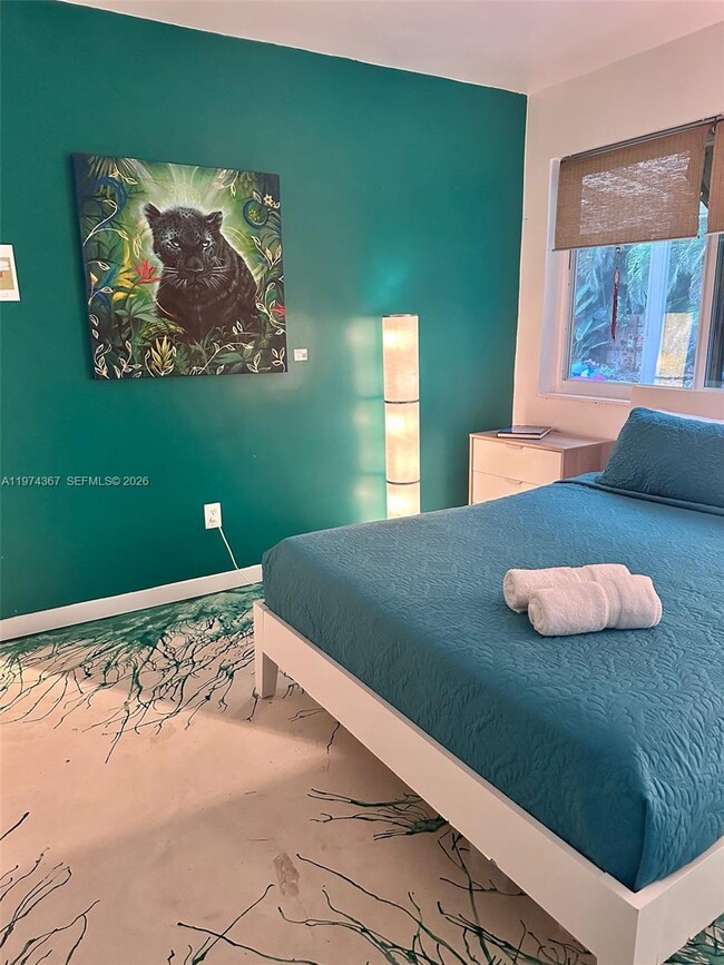 Building Photo - 750 NE 120th St