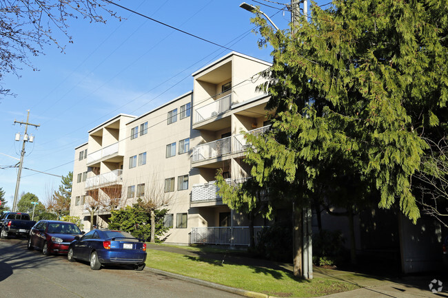 Building Photo - Lakeview Court Apartments