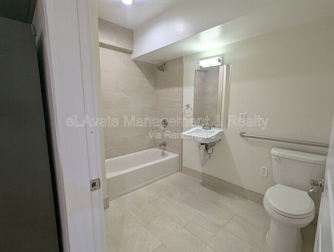 Building Photo - 14411 Vanowen St
