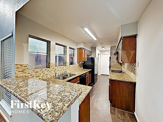 Building Photo - 1308 Wilson Dr