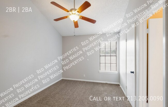 Building Photo - 5806 Rue Royale