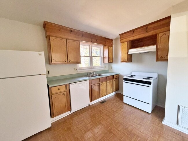 Building Photo - 3 Bedroom Brick Rancher in North Chesterfield