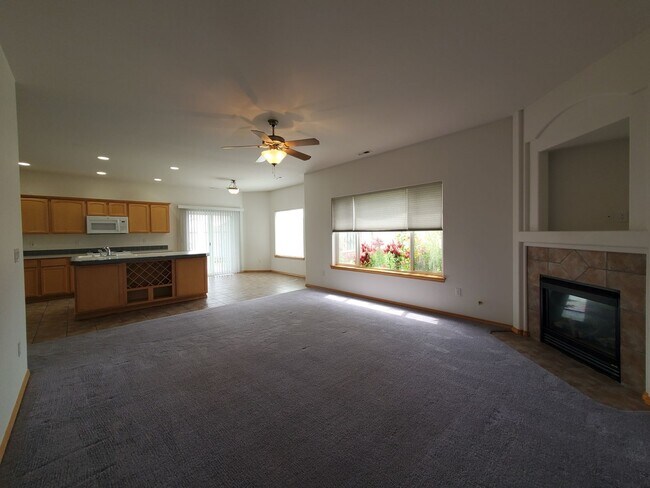 Building Photo - Beautiful South Richland 3-Bedroom Rambler with Open Floor Plan & Spacious Primary Suite!