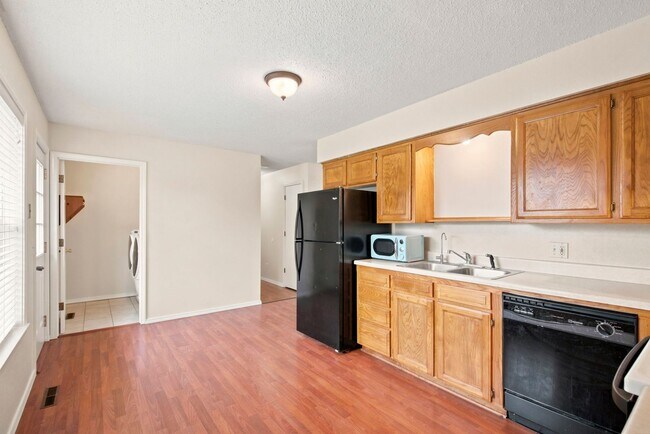 Building Photo - 511 E Dyann Dr