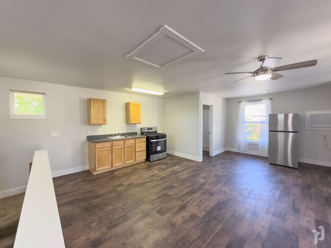 Building Photo - Sharp and Clean Chico Studio Apartment!