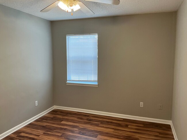 Building Photo - 1414 Jane St