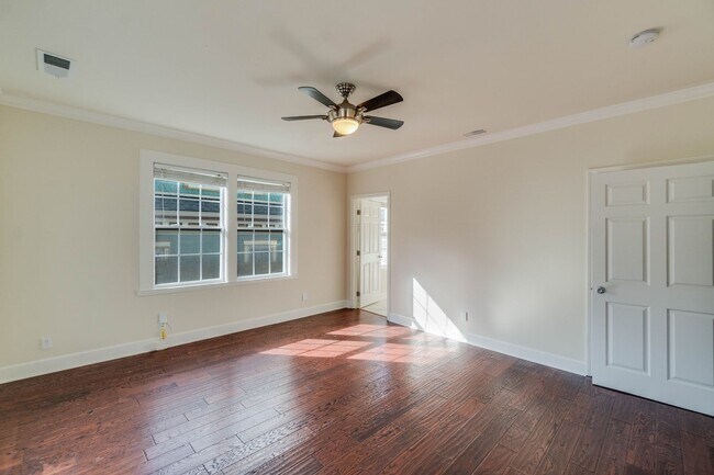 Building Photo - Newly Updated 4/3 in Howell Station w/ Ful...