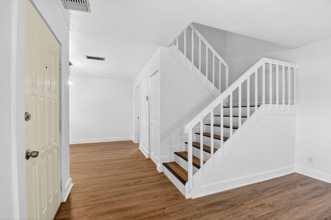 Building Photo - 198 Lake Arbor Dr