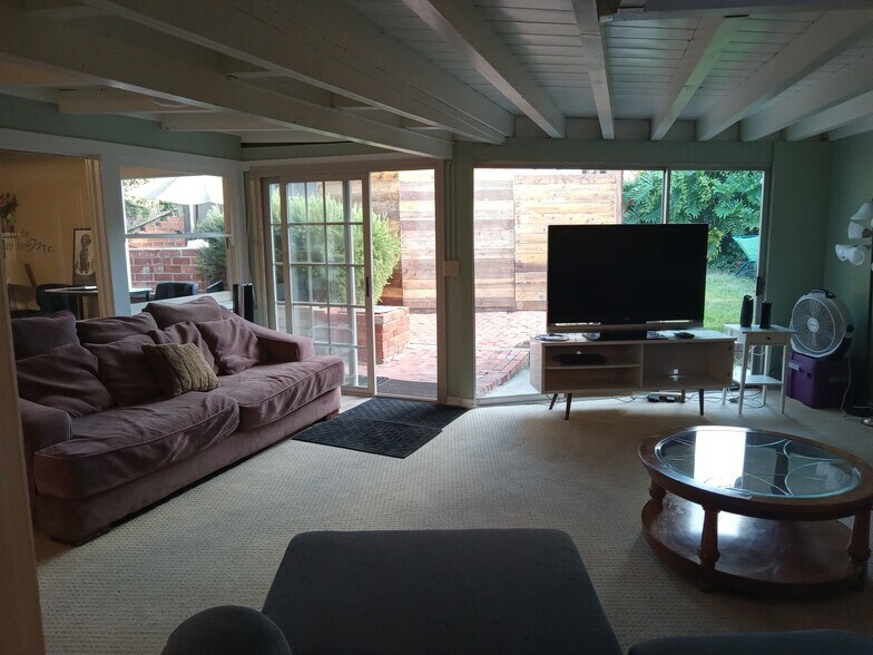 Building Photo - 2139 Torrey Pines Rd