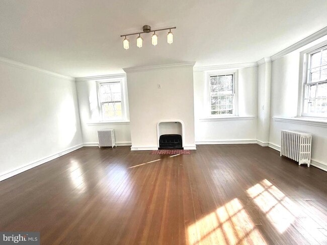 Building Photo - 571 N Newtown Street Rd