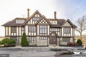 Building Photo - 7220 Ridge Ave