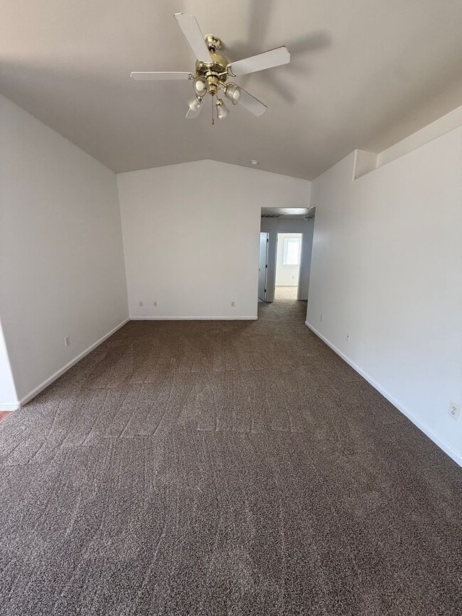 Building Photo - Cozy 3-Bedroom Home in Northeast Bakersfield