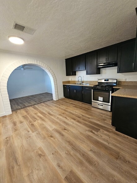 Building Photo - 5446 S 17th Pl