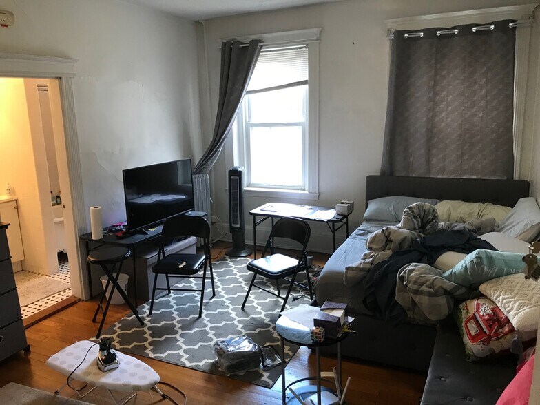 Building Photo - 1084 Boylston St