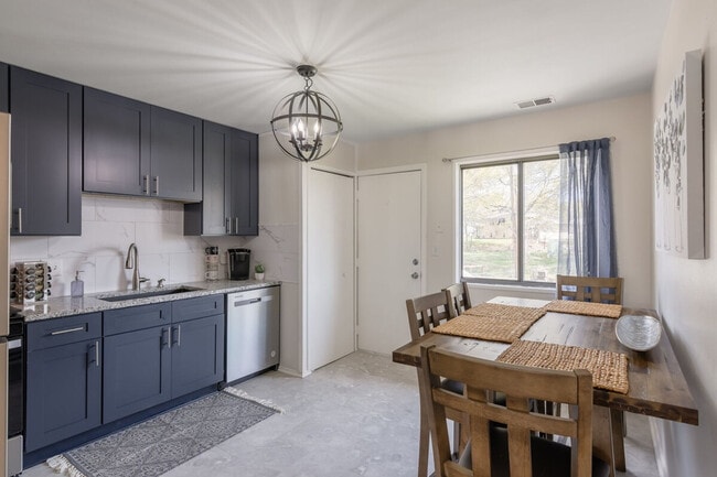 Building Photo - 5601 N Northwood Rd