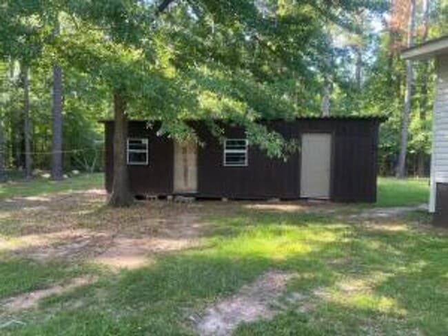 Building Photo - A Getaway Near the Lake- 3 Bedroom, 2 Bath...