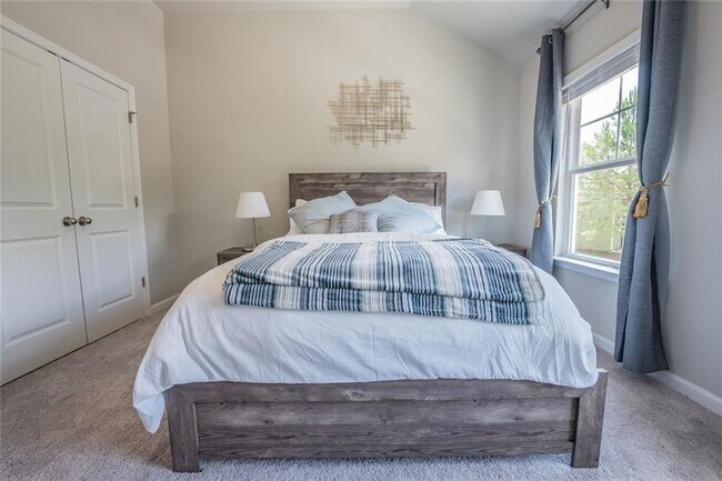 Building Photo - 454 Burgundy Terrace SE