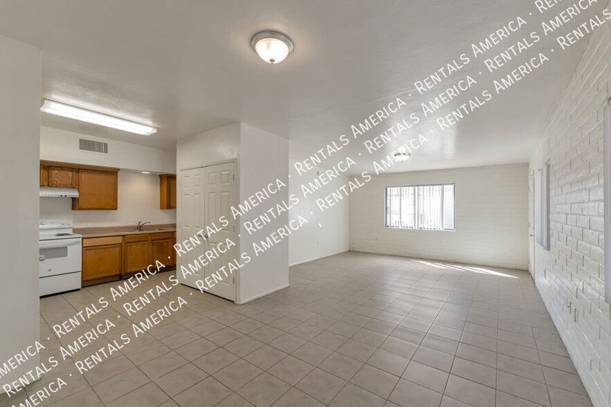 Building Photo - 7051 S 6th Ave