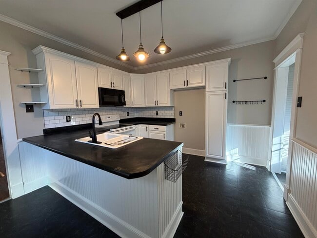 Building Photo - 1999 Peabody Ave