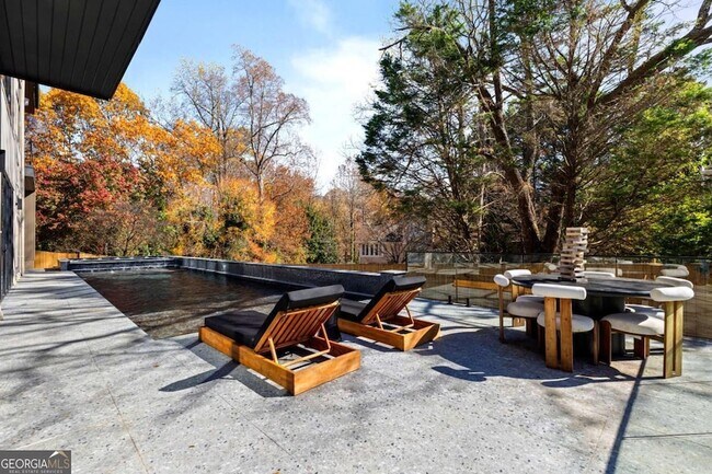 Building Photo - 3600 Lower Roswell Rd