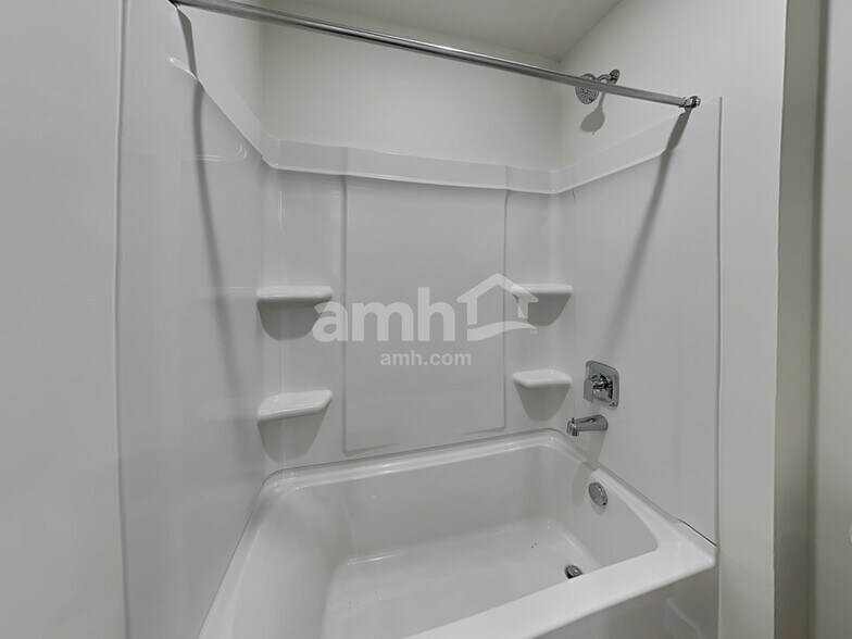 Building Photo - 1268 W Mahogany St