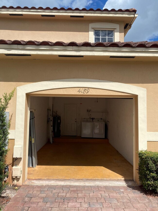 Building Photo - 4189 Crystal Lake Dr
