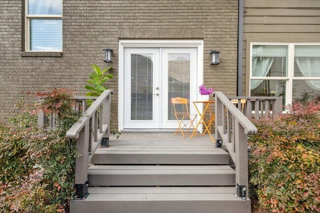 Building Photo - 2108 Branard St