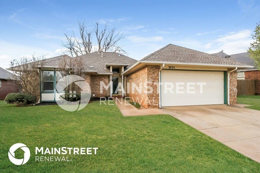Primary Photo - 2425 E Hills Dr