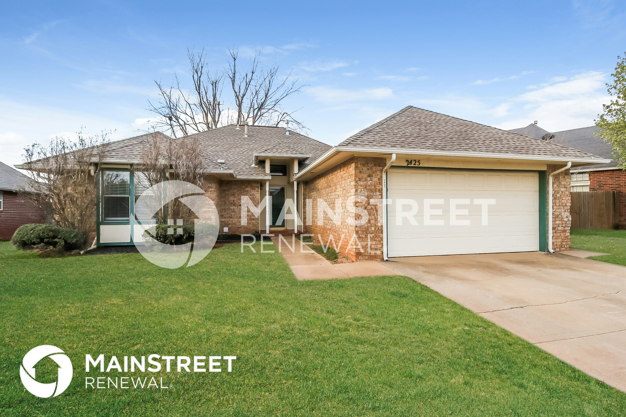 Building Photo - 2425 E Hills Dr