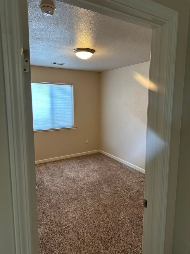 Building Photo - Sunny 3 Bedroom, 2 full bath w/Solar and B...