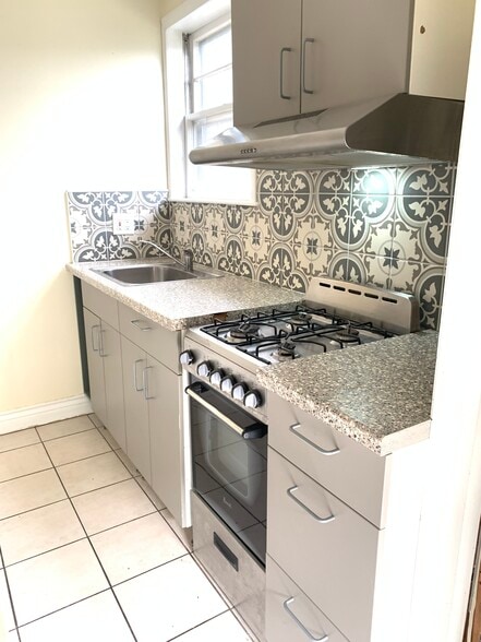 Building Photo - 22 Lyon St