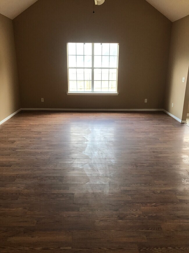 Building Photo - 814 King Arthur Dr