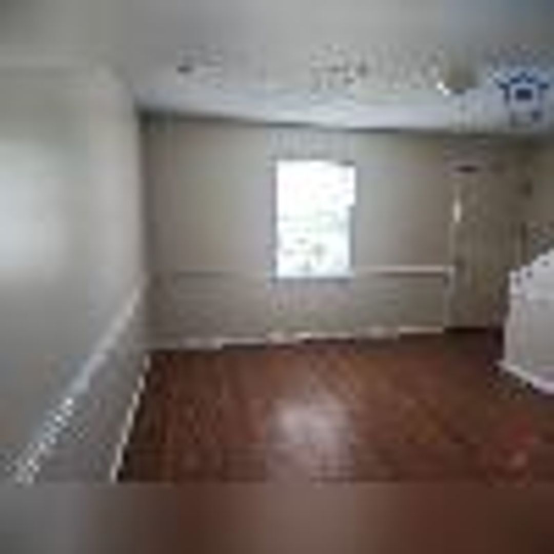 Building Photo - 540 W Stevens St