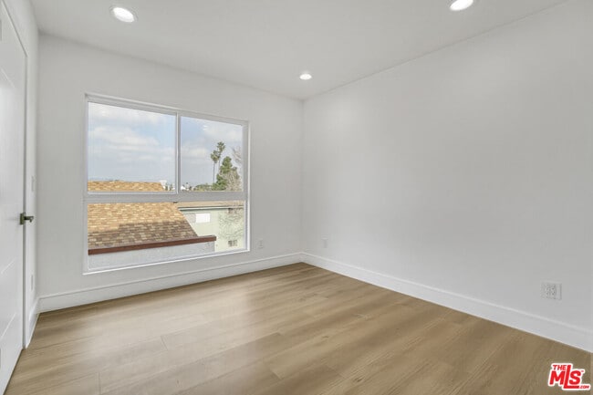 Building Photo - 2057 1/2 S Garth Ave