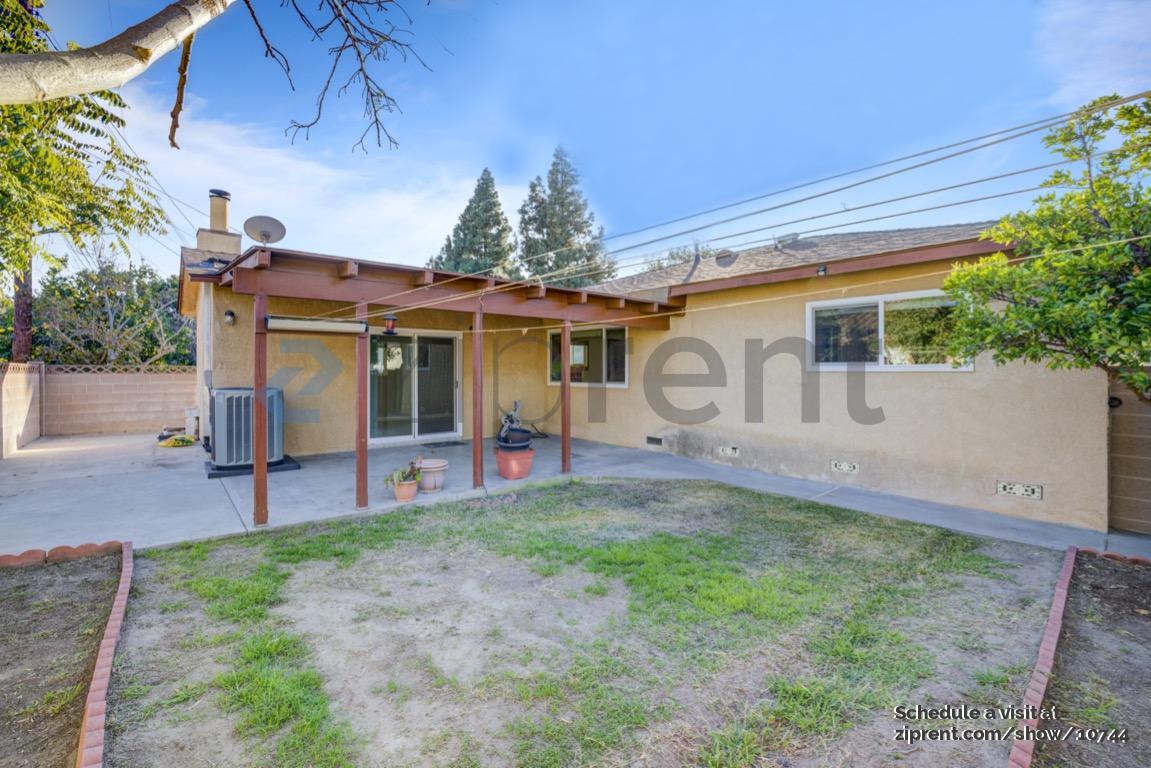 Building Photo - 16422 McRae Ave
