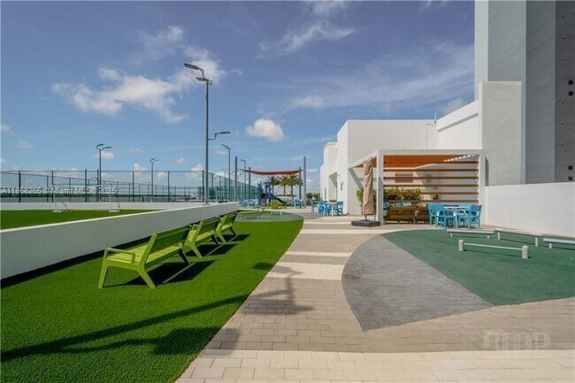 Building Photo - 16385 Biscayne Blvd