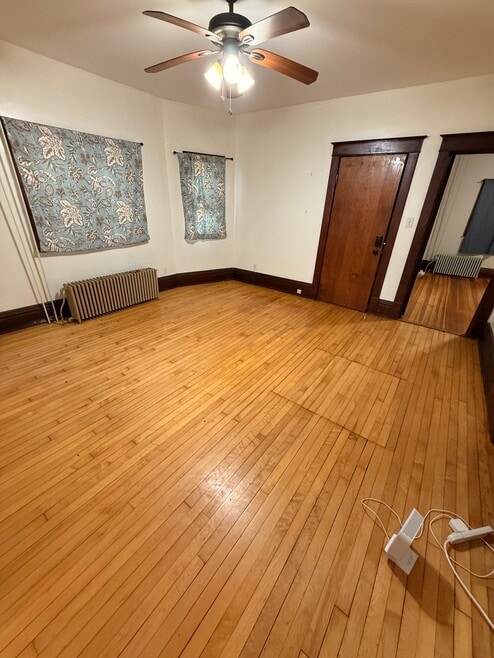 Building Photo - 869 Geranium Ave E