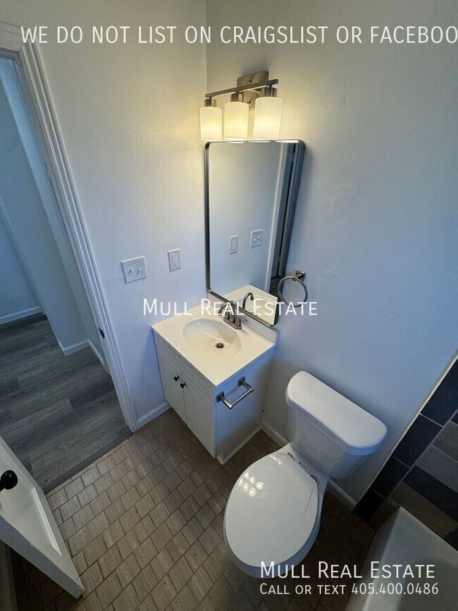 Building Photo - 1801 Oxford Way