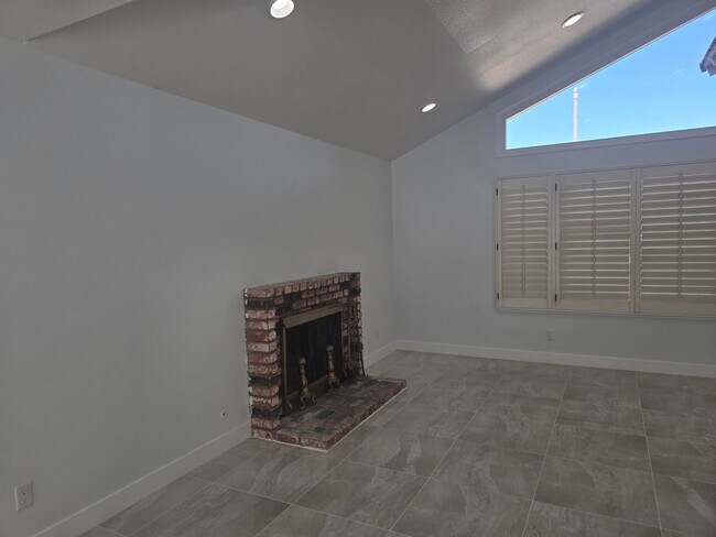 Building Photo - Fully Remodeled 4-Bedroom, 3-Bath Rental H...