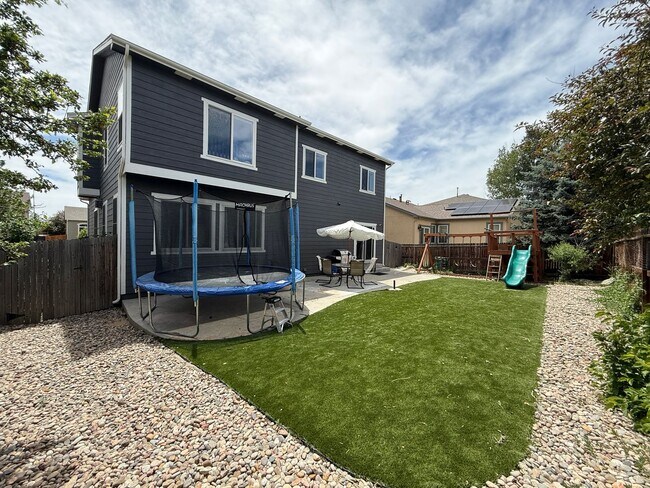 Building Photo - 6 Bed 4 Bath Home with 3000+ SQFT in Stetson Hills!!!