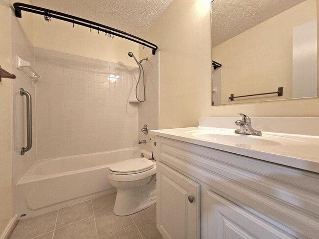 Building Photo - 8561 Southlawn Ct