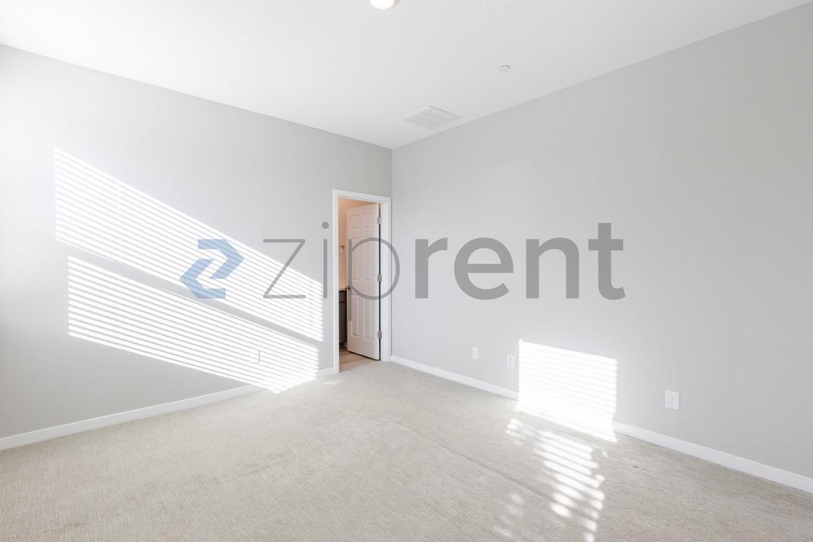 Building Photo - Unit