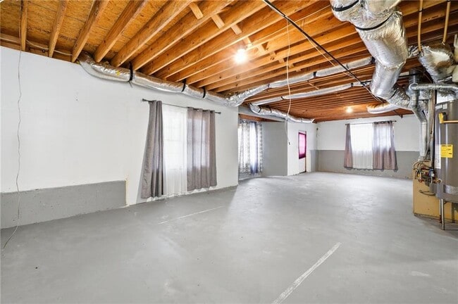 Building Photo - 310 Stoneleigh Dr SW