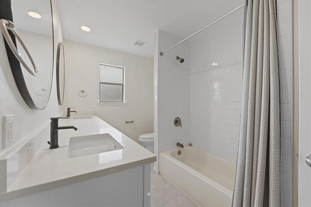 Building Photo - 4007 Ridgebrook Dr